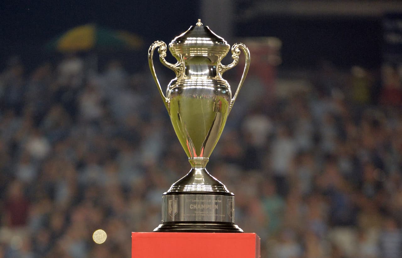 El trofeo de la más que centenaria competición.