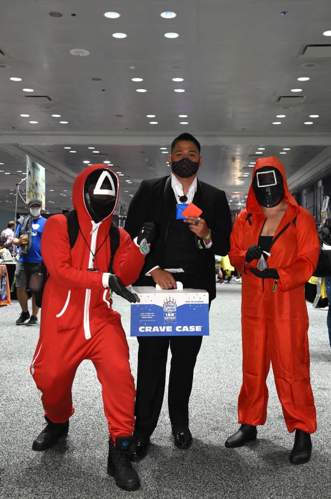 NEW YORK, NEW YORK - OCTOBER 09: Cosplayers dressed as Squid Game soldiers during Day 2 of New York Comic Con 2021 at Jacob Javits Center on October 08, 2021 in New York City. (Photo by Bryan Bedder/Getty Images for ReedPop)