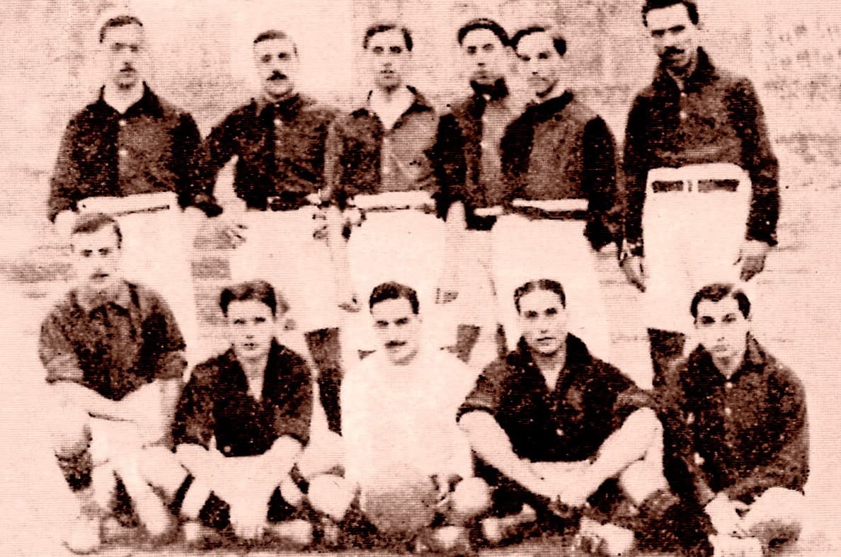 Virgilio Da Costa Neves. Fue el primer extremo derecho portugués en jugar para Barcelona. Debutó en 1903 en el Campeonato de Catalunya. Dejó el equipo en 1906 y fue uno de los fundadores del FC Porto.