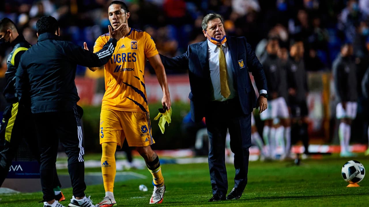 Miguel Herrera niega negociación de Carlos Salcedo con otro club