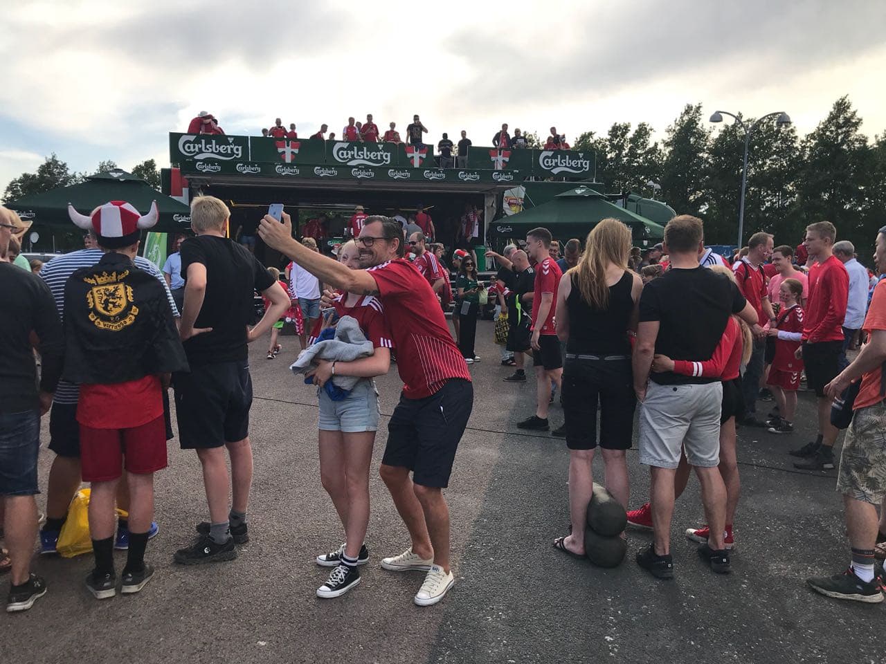 Las aficiones de México y Dinamarca conviven en Copenague previo al último ensayo de ambas selecciones antes de sus debuts en la Copa del Mundo Rusia 2018.