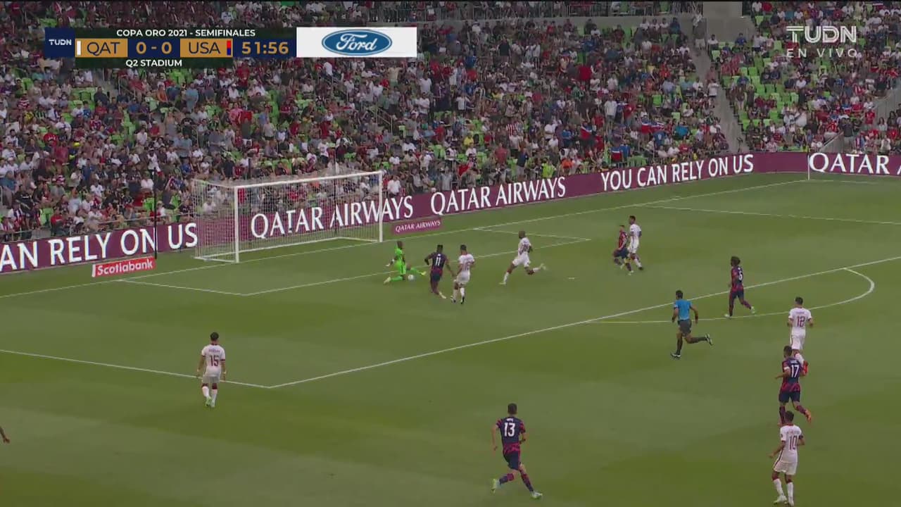 ¡Se la pierde Dike! Falla frente al arco y no consigue anotar