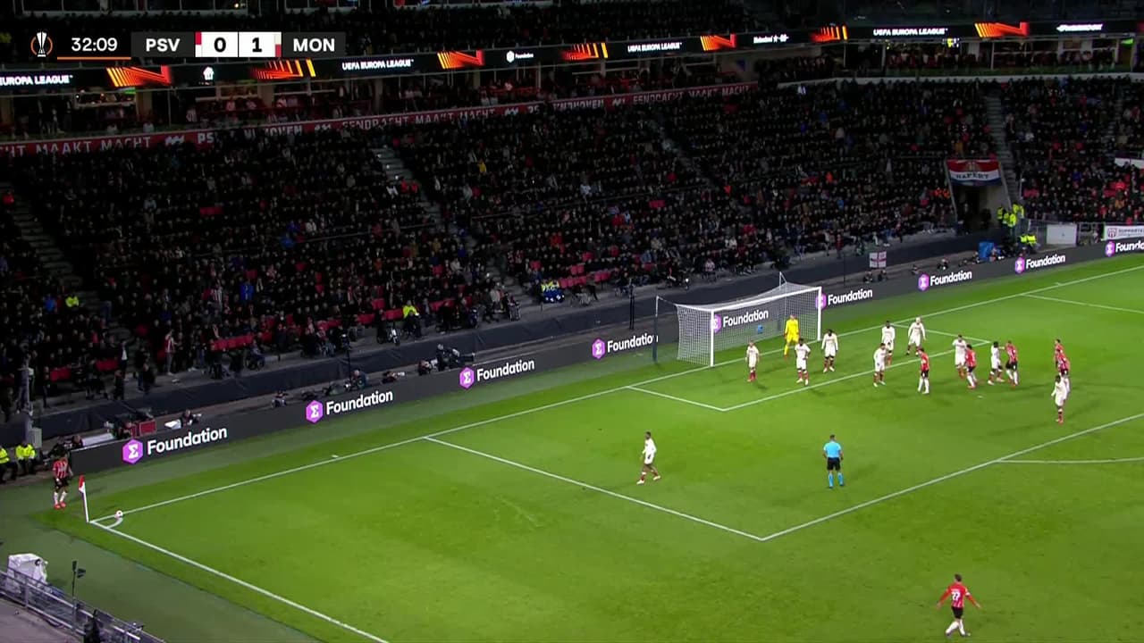 ¡TIRO ATAJADO! disparo por Marco van Ginkel.