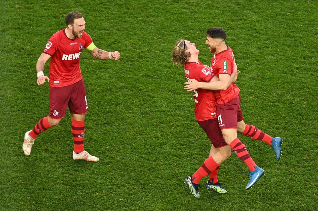 Colonia derrota al RB Leipzig 2-1 durante la Jornada 30 de la Bundesliga. Jonas Hector fue la estrella, pues marcó doblete y ayuda al no descenso a su equipo. Para los de Red Bull no fue buen resultado, pues el Bayern aumenta su ventaja sobre éste por el título de la temporada del futbol alemán.