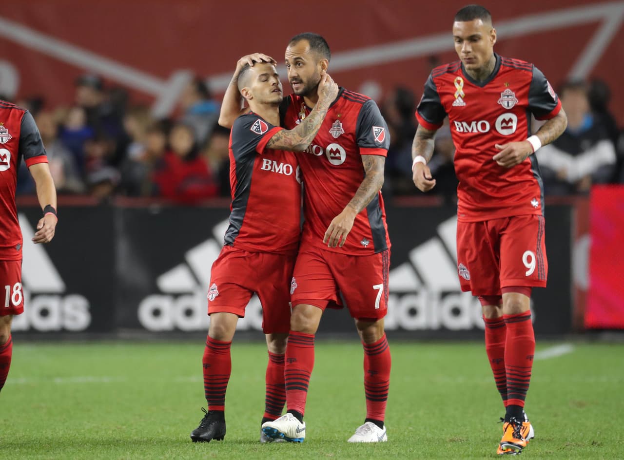 El campeón Toronto se niega a dejar la corona vacante con golazo de Giovinco y penal de Víctor Vázquez