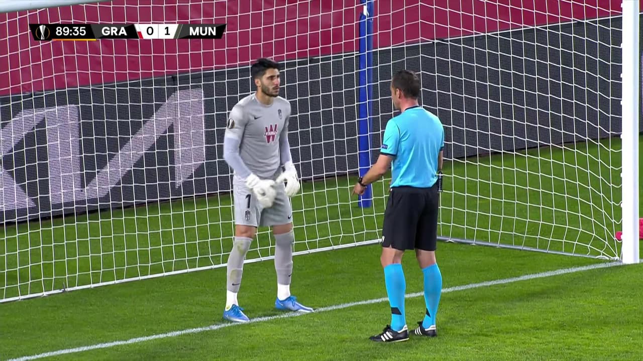 ¡GOL!  anota para Manchester United. Bruno Fernandes