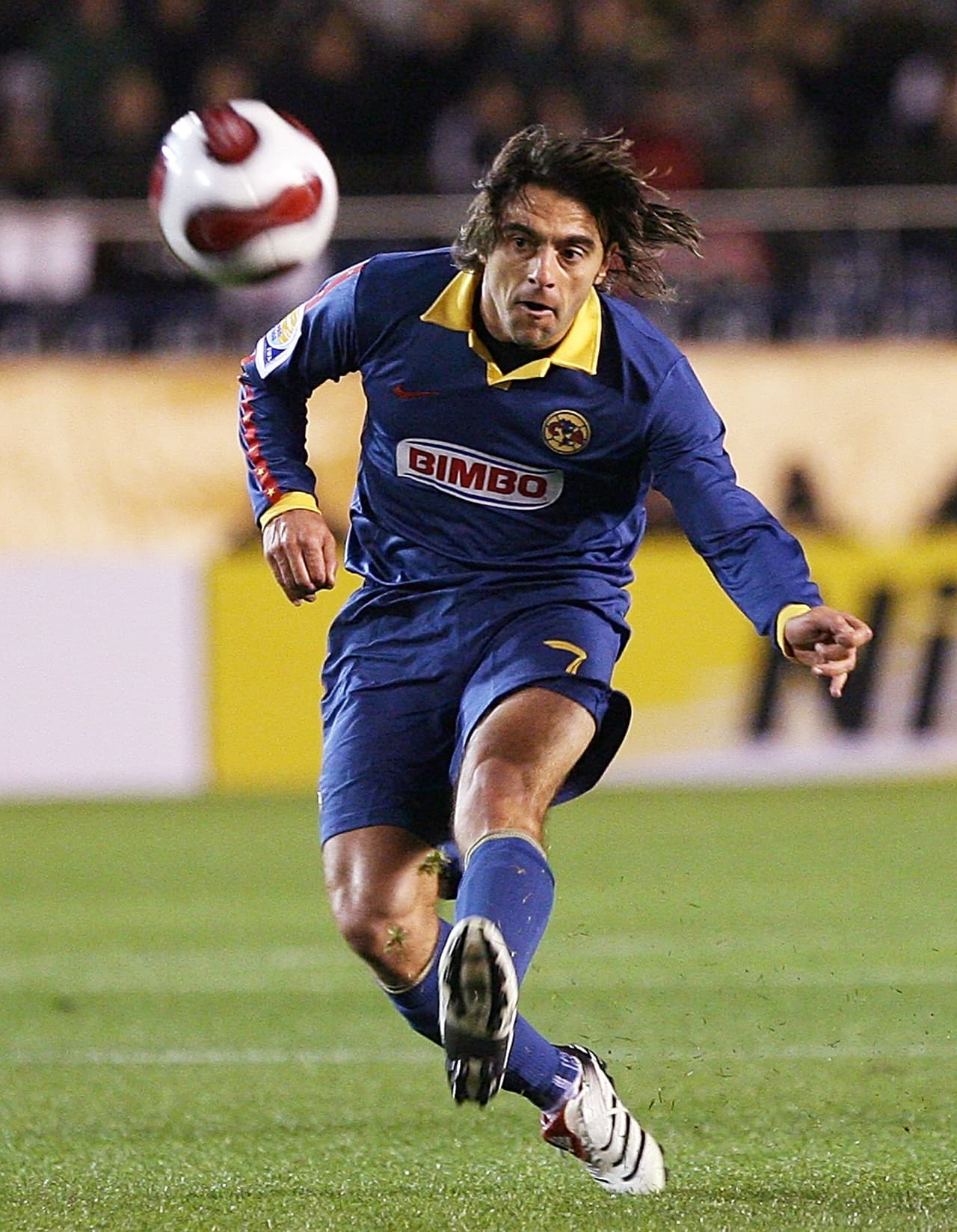 También cercano al fútbol mexicano por su paso por América, el argentino Claudio López fue un destacado delantero en equipos como Valencia y Lazio en su paso por Europa.