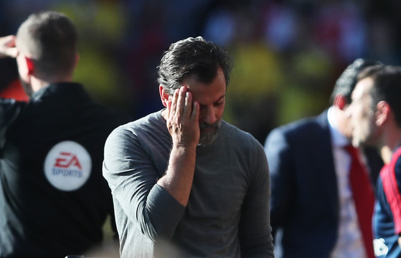 Quique Sánchez lamenta estar dos goles abajo en casa.