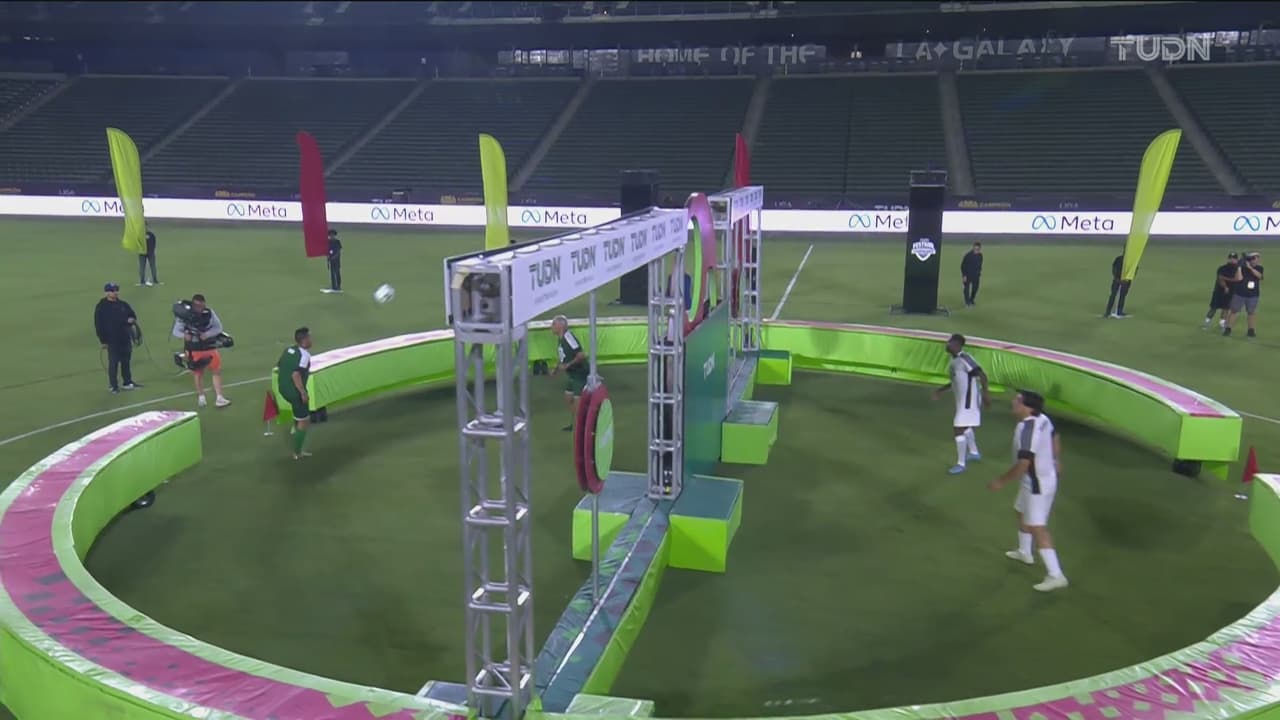 Stoichkov, Zamorano, Ramón Morales, Avilés Hurtado, Mané de la Parra y muchos más participaron en las dinámicas que pusieron a prueba su calidad y talento con el balón.