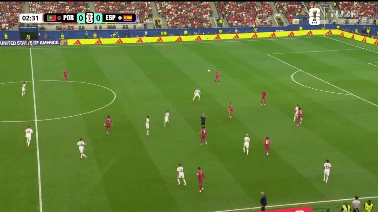 ¡TIRO ATAJADO! disparo por Mikel Oyarzabal.