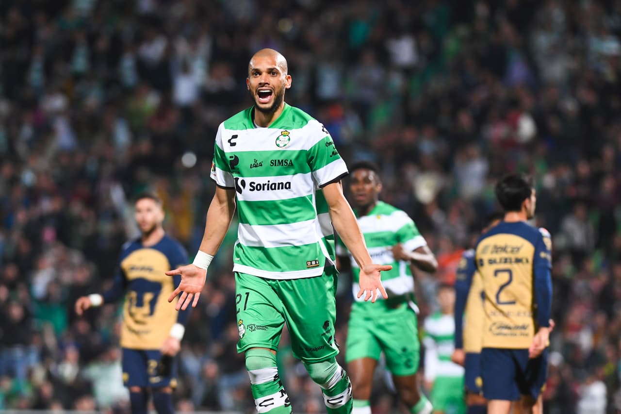 Santos Laguna logró un triunfo contundente ante unos Pumas que dejaron más dudas que certezas.