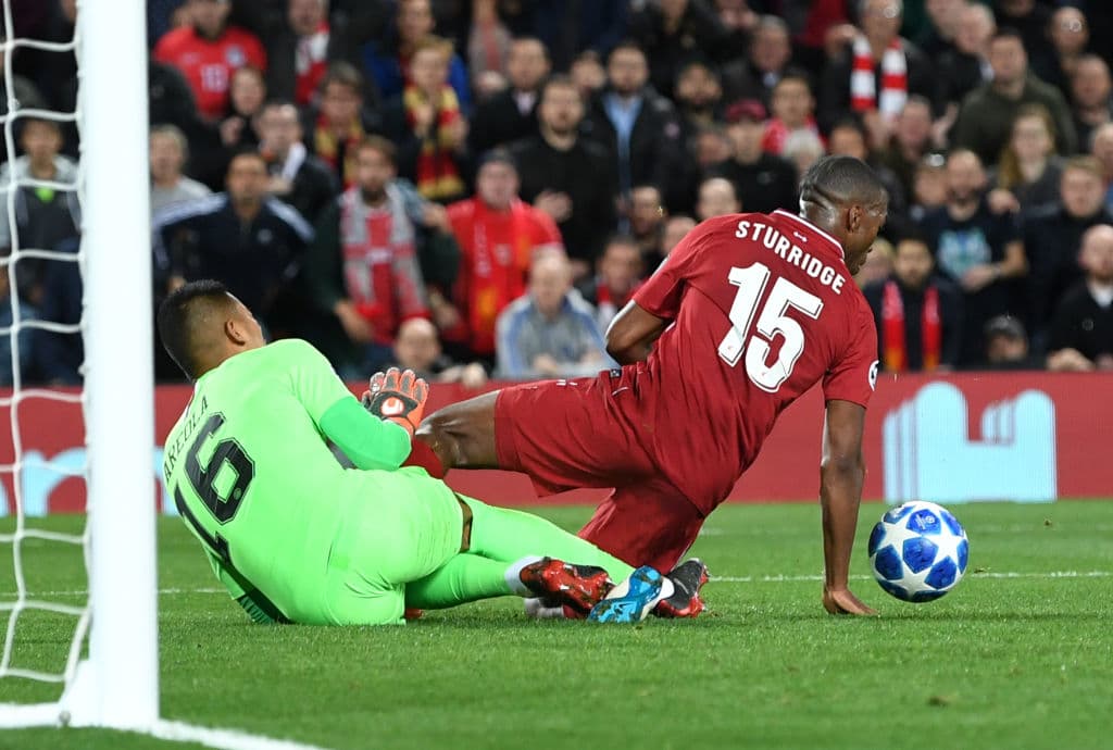 Liverpool pudo aumentar la cuenta en el segundo tiempo tras una llegada de Sturridge, que chocó con el arquero del PSG.