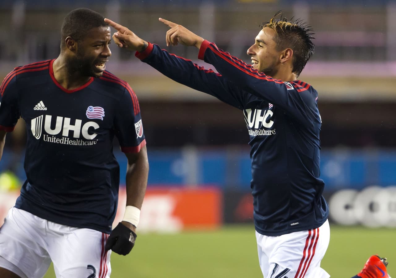 Diego Fagundez y Charlie Davies llevan al Revolution al triunfo