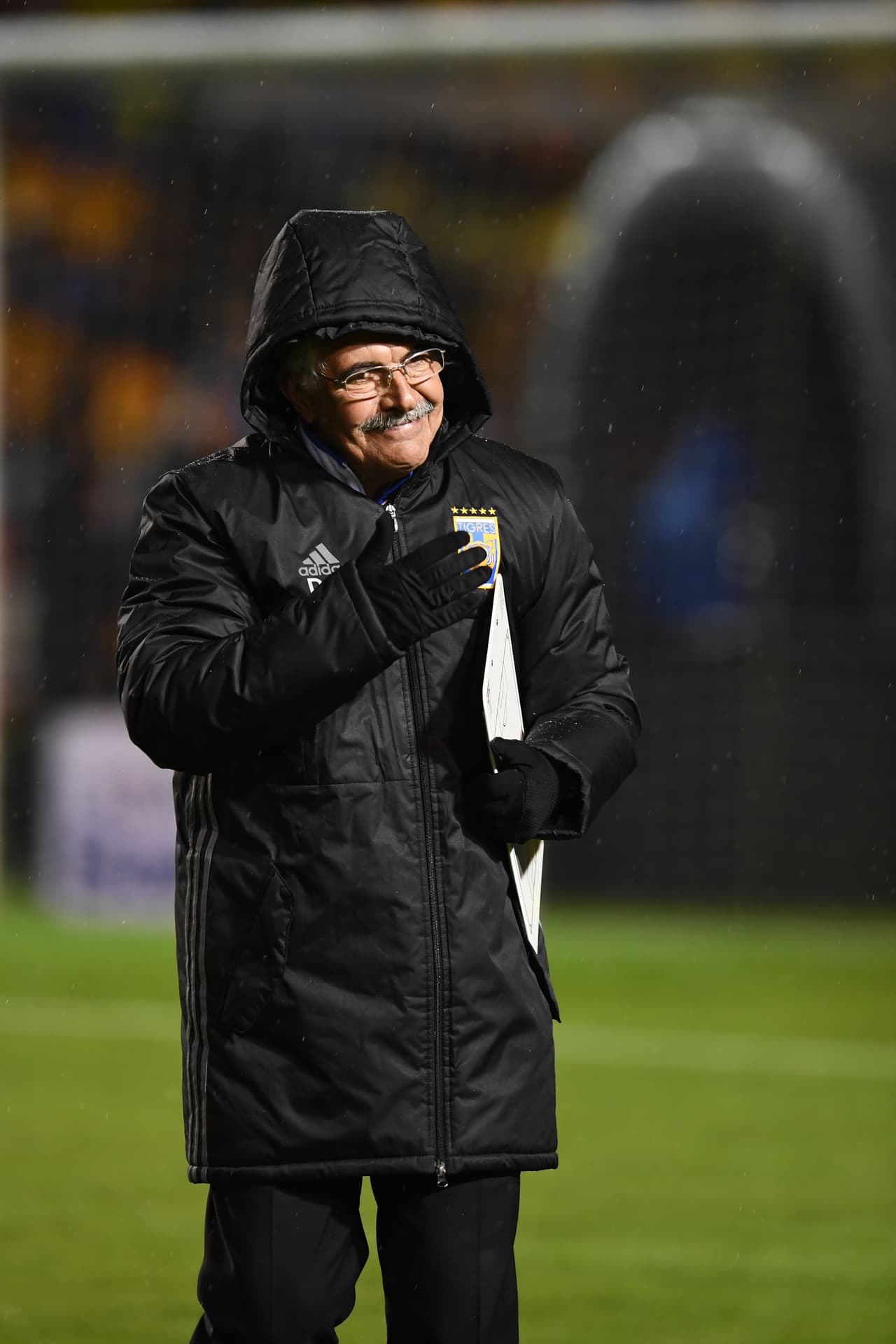 La final estuvo marcada por un intenso frio. Por algunos momentos la sensación térmica en el Estadio Universitario estuvo por debajo de los cero grados centígrados.