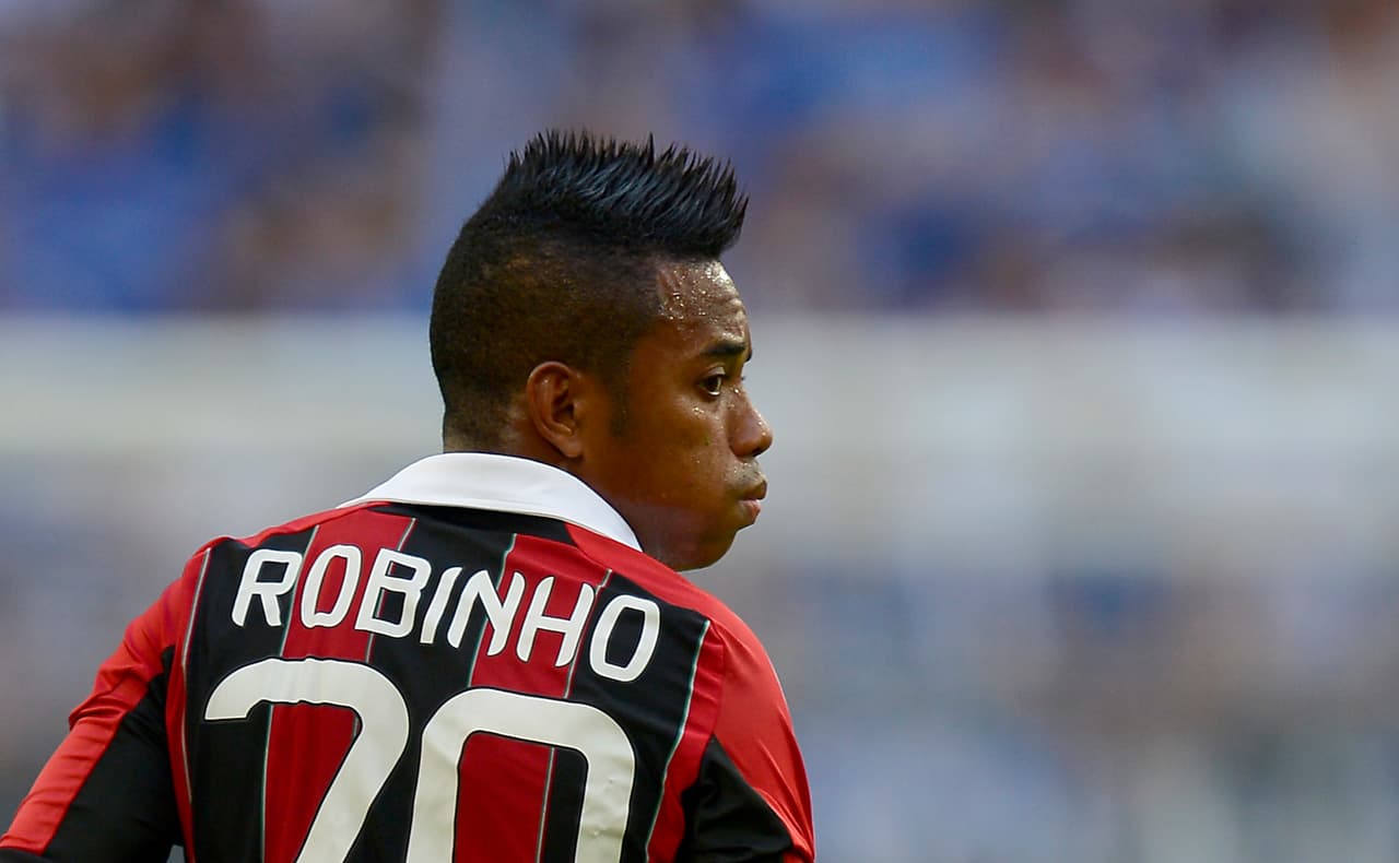 Robinho siempre usaba el 7 en los equipos a los que iba, pero en el Milan no lo pudo hacer por la misma razón de Shevchenko. Su decidión fue ponerle un 0.