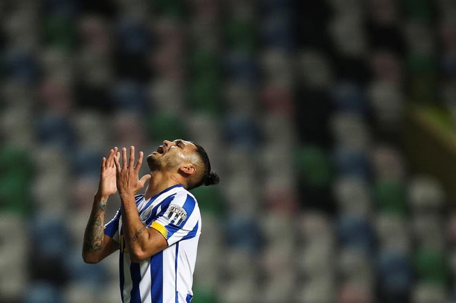 Con doblete de Jovane Cabral, el Sporting de Lisboa avanza a la final de la Copa de la Liga de Portugal, tras derrotar al Porto 2-1. Los goles por parte de los verdiblancos cayeron en los últimos 10 minutos del partido.