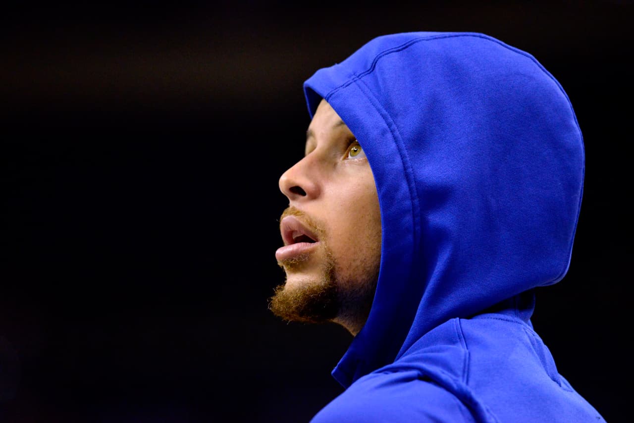 Curry pasó un rato consolando al pequeño.