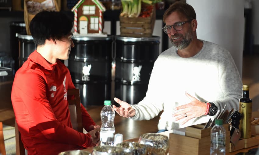 Takumi Minamino, el nuevo jugador del Liverpool, ya se presentó en las instalaciones del club para entrenar con el equipo.