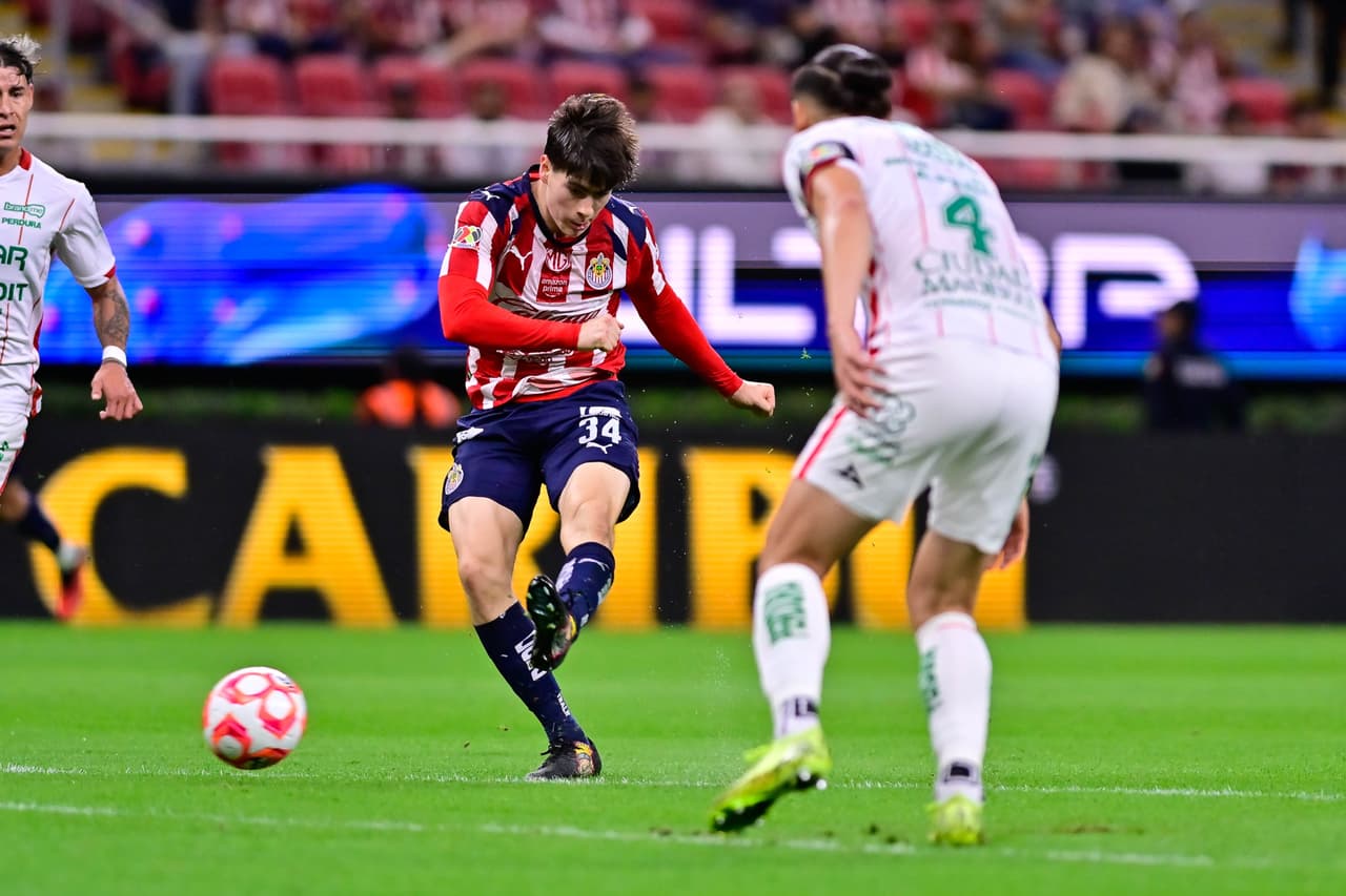 Su quinto gol llegó en la Jornada 10 contra Necaxa para que Chivas ganara 3-1 frente a su gente en el Estadio Akron.