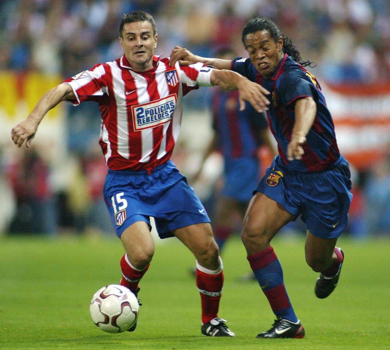 Jesús Gil, el dueño del club en ese entonces, intentó implantar una tendencia ante clubes como el Barça, que no solía llevar publicidad en su uniforme.