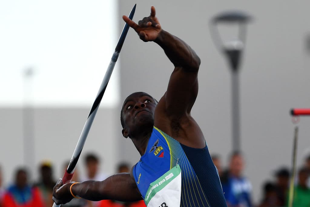 El ecuatoriano Jean Marcos Mairongo compite en el lanzamiento de jabalina.