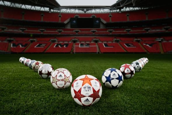 La pelota que se usa en la Final ya es un clásico, aquí varias de estas.