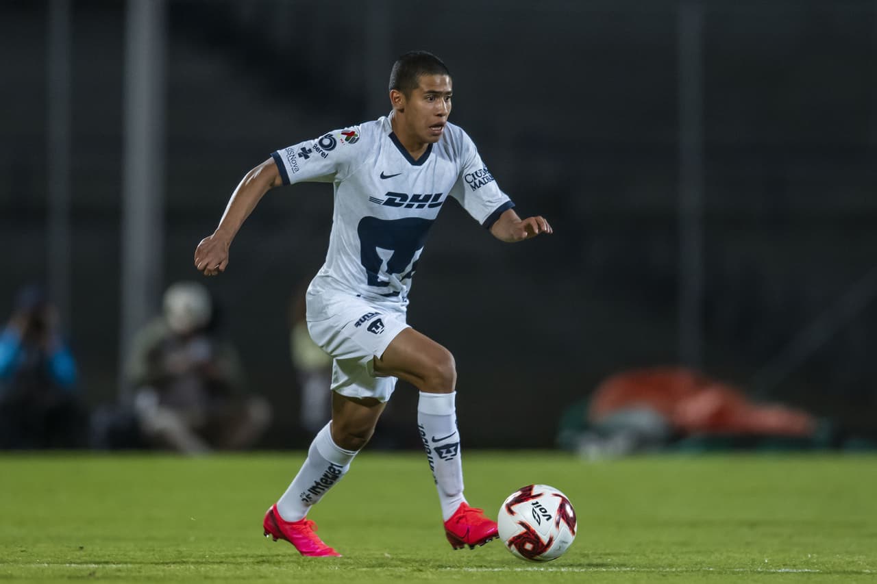 Bryan Mendoza – ‘La Cobra’ es un canterano de Pumas que consiguió disputar un partido con el primer equipo hasta el Clausura 2015.
<br>