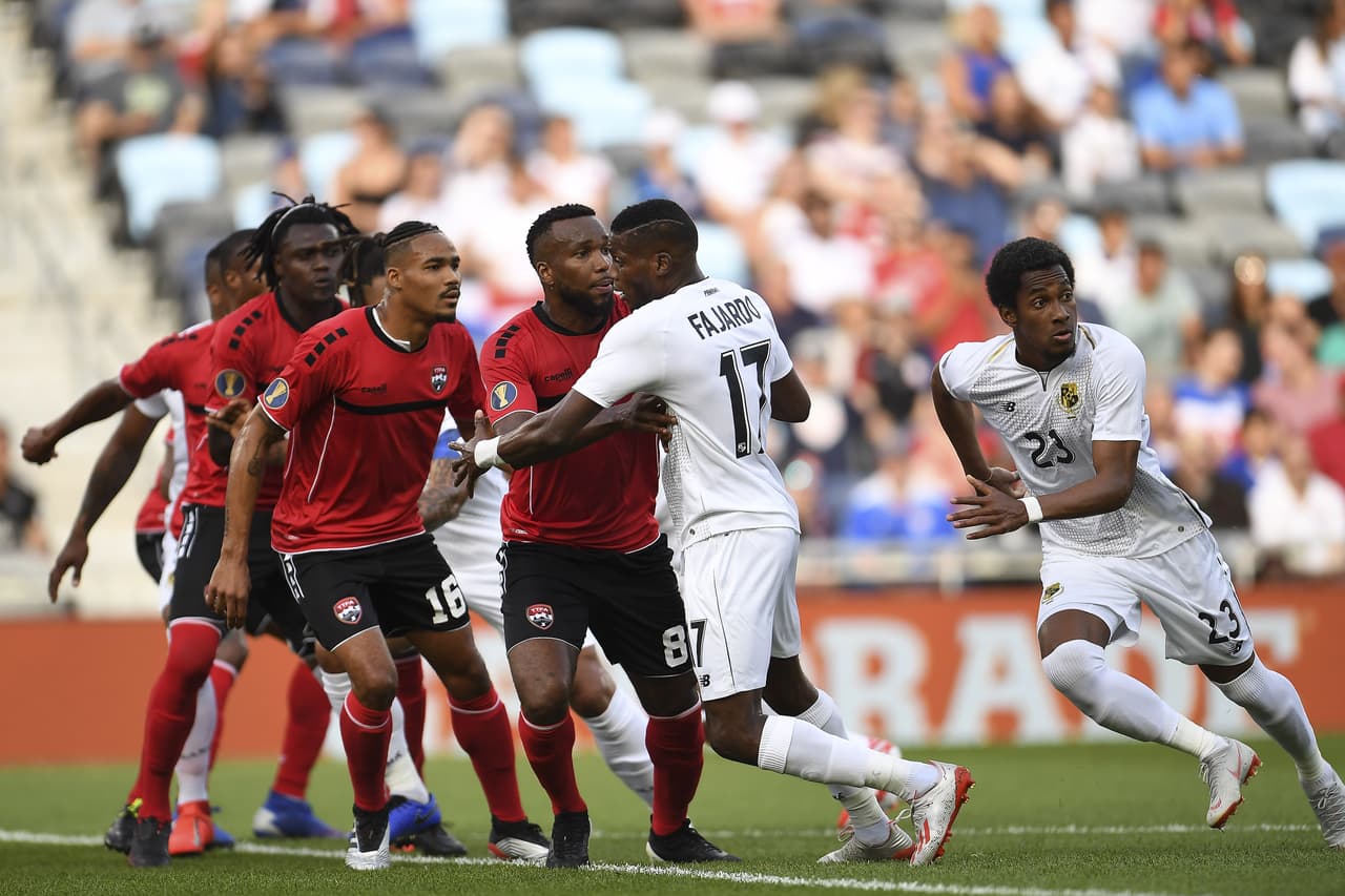 Pero Panamá fue recuperando la compostura, la posición en el campo y la posesión de la pelota, con lo que empezó a equilibrar la balanza.