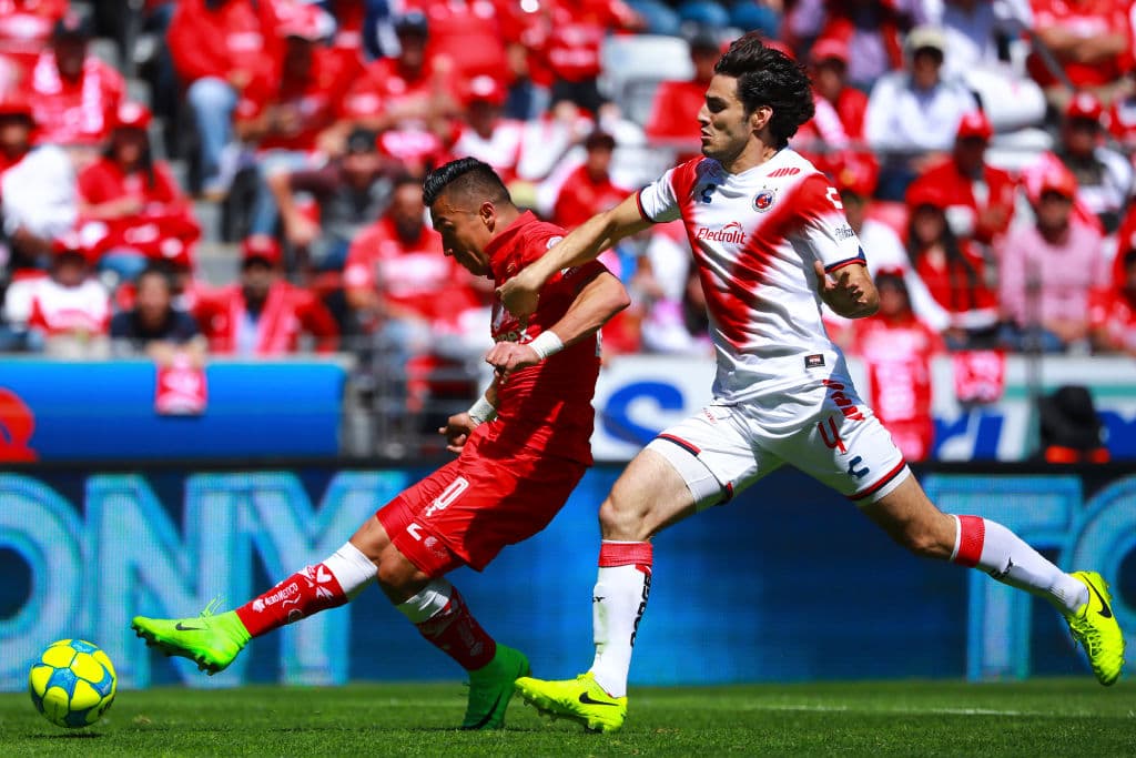 Antonio Briseño (der.) fue titular todo el partido en el empate de Feirense 1-1 contra Boavista en la Liga de Portugal, en la que va de cuarto, arriba de Porto que es quinto.