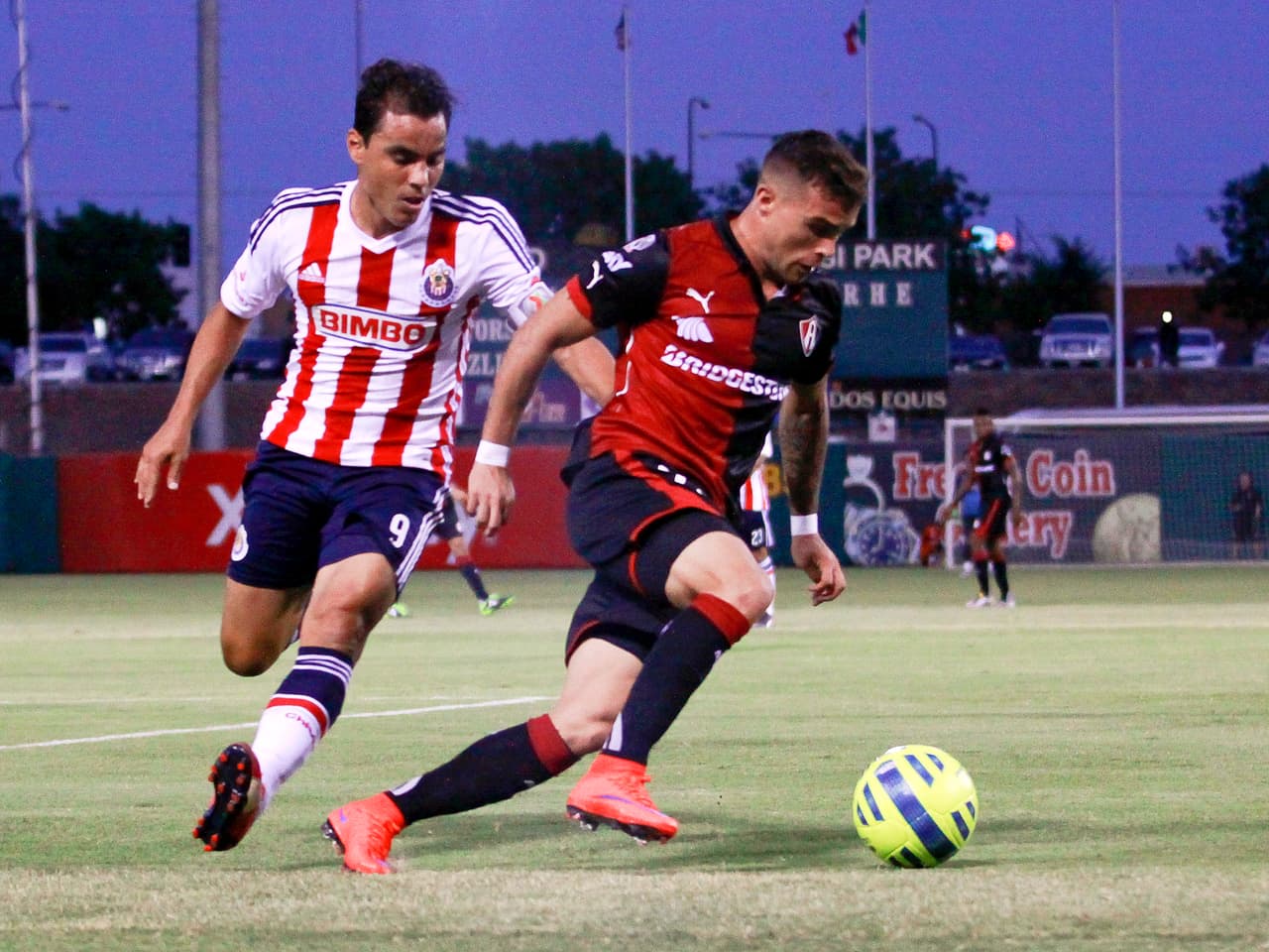 Atlas y Chivas a la baja