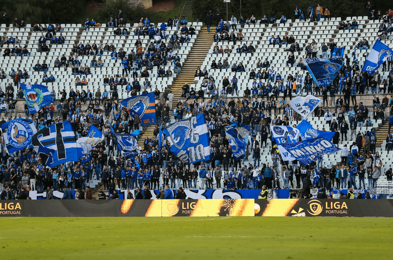 Los fanáticos del Porto llegaron en gran número al Estadio Nacional de Portugal en Oeiras, cerca de Lisboa.