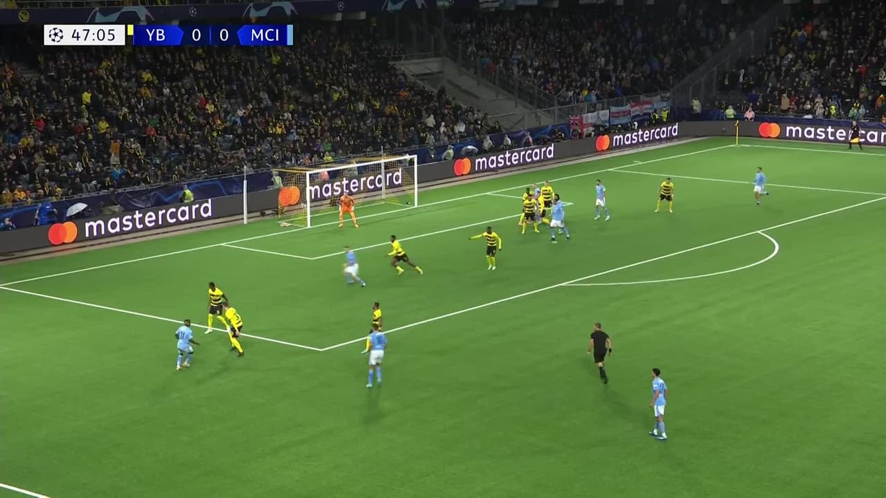 ¡TIRO ATAJADO! disparo por Rúben Dias.