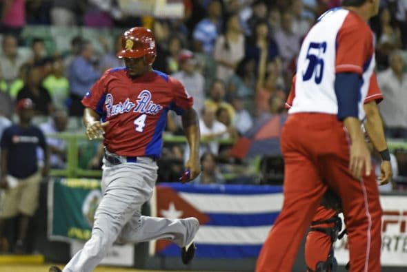Los Vegueros de Pinar del Río eliminaron a los anfitriones Cangrejeros de Santurce de la Serie del Caribe en 10 innings 3-2.