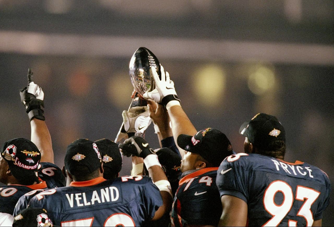 Denver Broncos frenó lo que parecía un equipo imparable el 25 de enero de 1998. Se impuso 31-24 a Green Bay Packers y acabó con la hegemonía de 13 años de títulos seguidos para la Conferencia Americana en la edición 32.