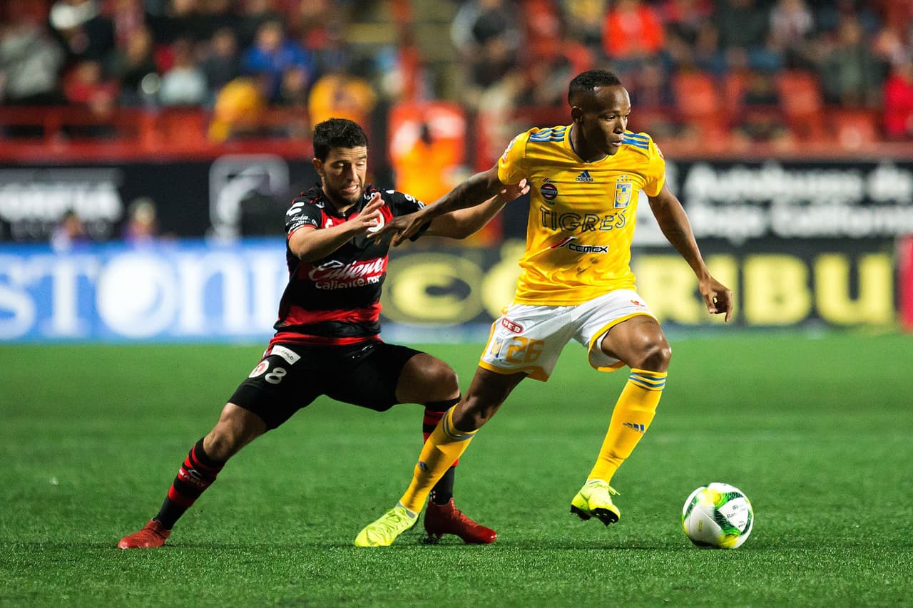 Para la segunda mitad, los Felinos empujaron y metieron en su propia área rival a los locales.