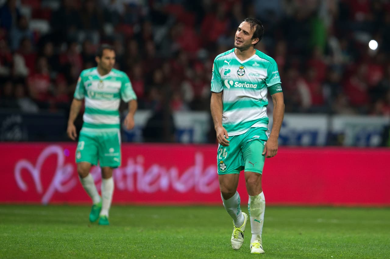 Carlos Izquierdoz, de Santos Laguna, tendría todo listo junto a Javier Abella para irse a Europa: Glasgow Rangers de Pedro Caixinha estarían solicitándolos.