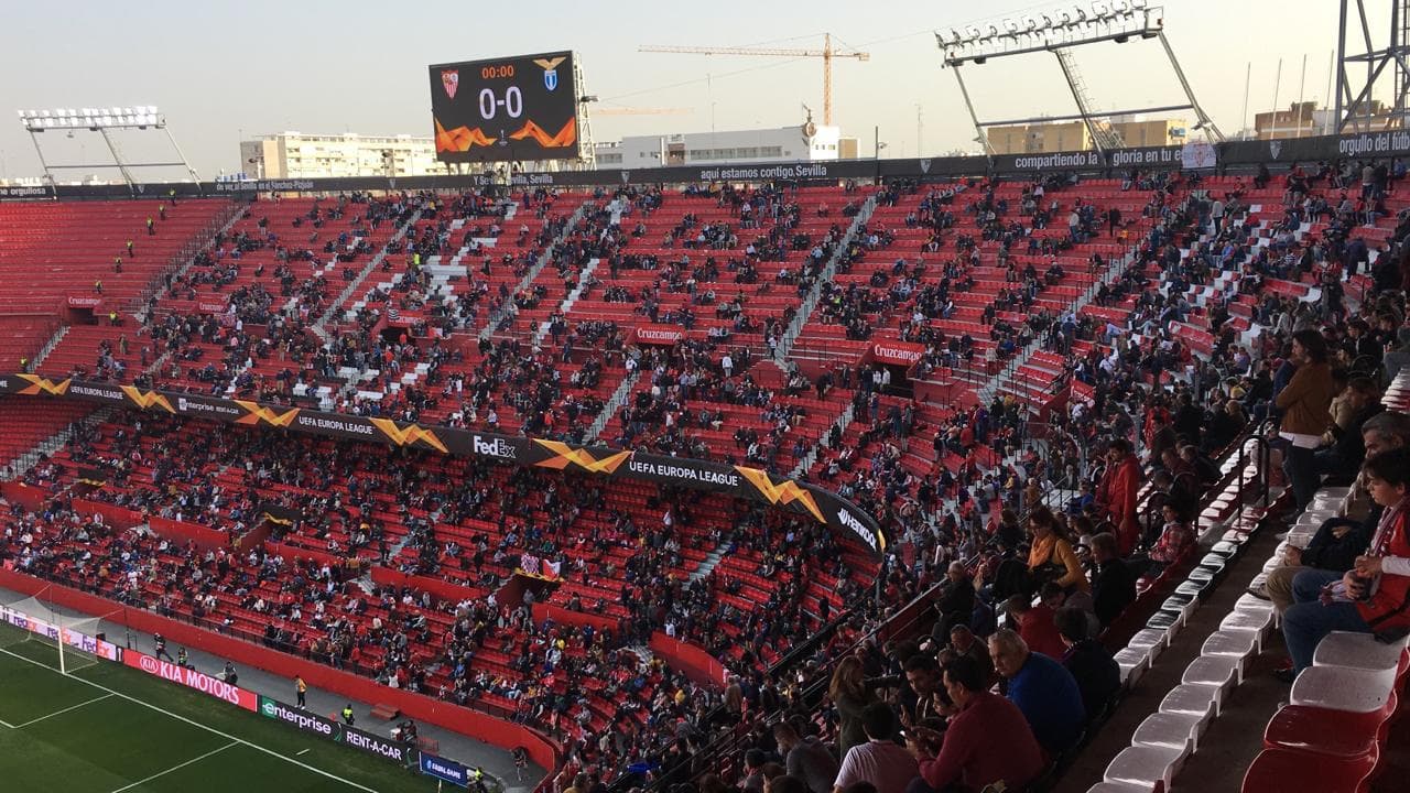 Desde tempranas horas el Ramón Sánchez Pizjuán se fue llenando de color para vivir una jornada especial de la UEFA Europa League entre el Sevilla F.C. y la S.S. Lazio, quienes definirían uno de los clasificados a los octavos de final del torneo continental.