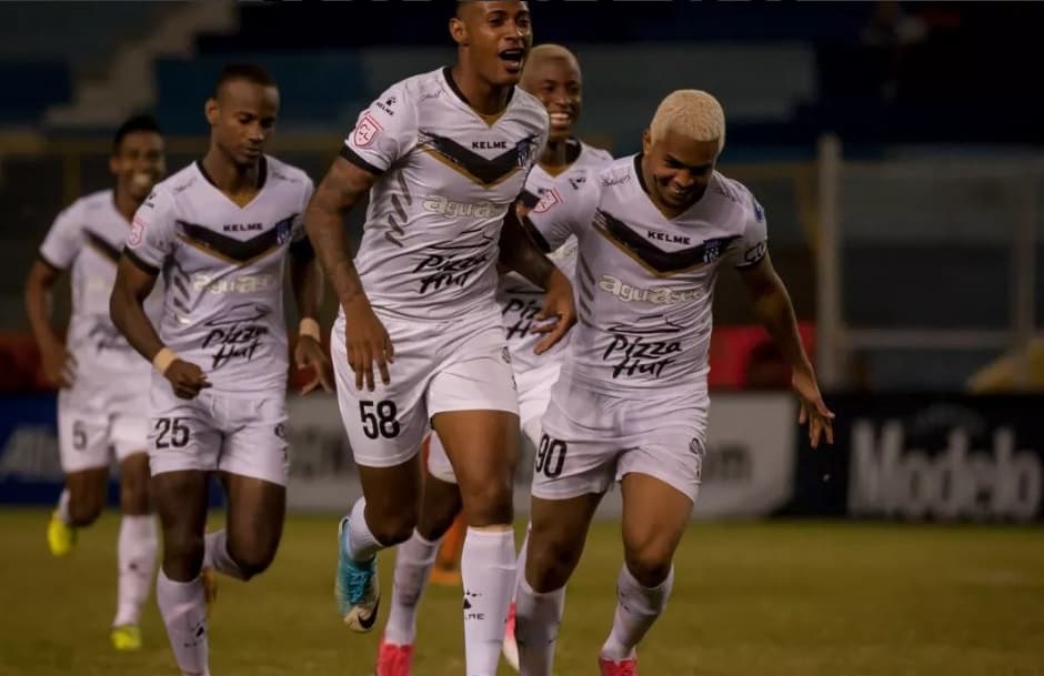 Árabe Unidos derrotó de visira 2-0 al Águila.