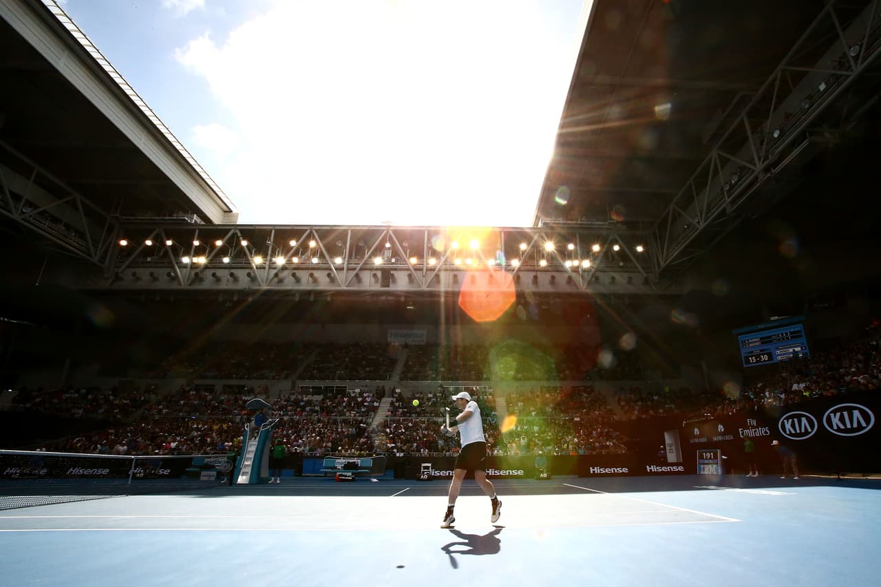 Situado ya en los octavos de Melbourne, el de Dunblane se enfrentará en esa ronda contra el alemán Mischa Zverev, 50 del mundo, que venció al tunecino Malek Jaziri por 6-1, 4-6, 6-3 y 6-0 para alcanzar con 29 años de edad y por primera vez los octavos de un Grand Slam.