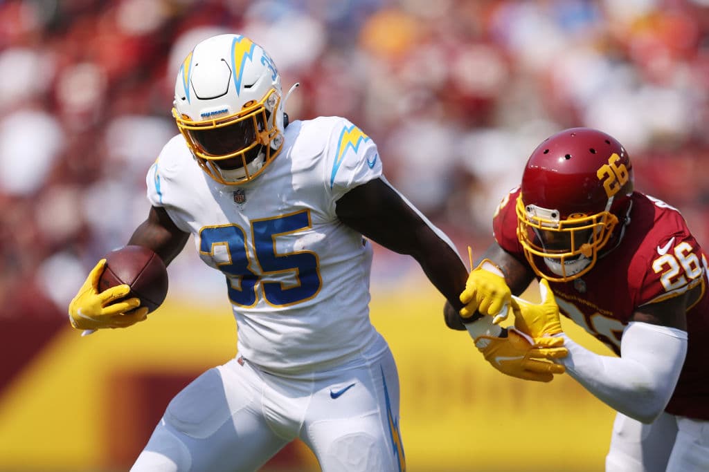 Los Angeles Chargers suman su primera victoria de la temporada ante Washington con marcador de 20-16. Justin Herbert y Kyzir White lideraron la remontada de los 'Bolts'.