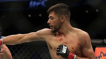 El mexicano Yair Rodríguez sigue en racha al vencer a Alex Cáceres en la UFC