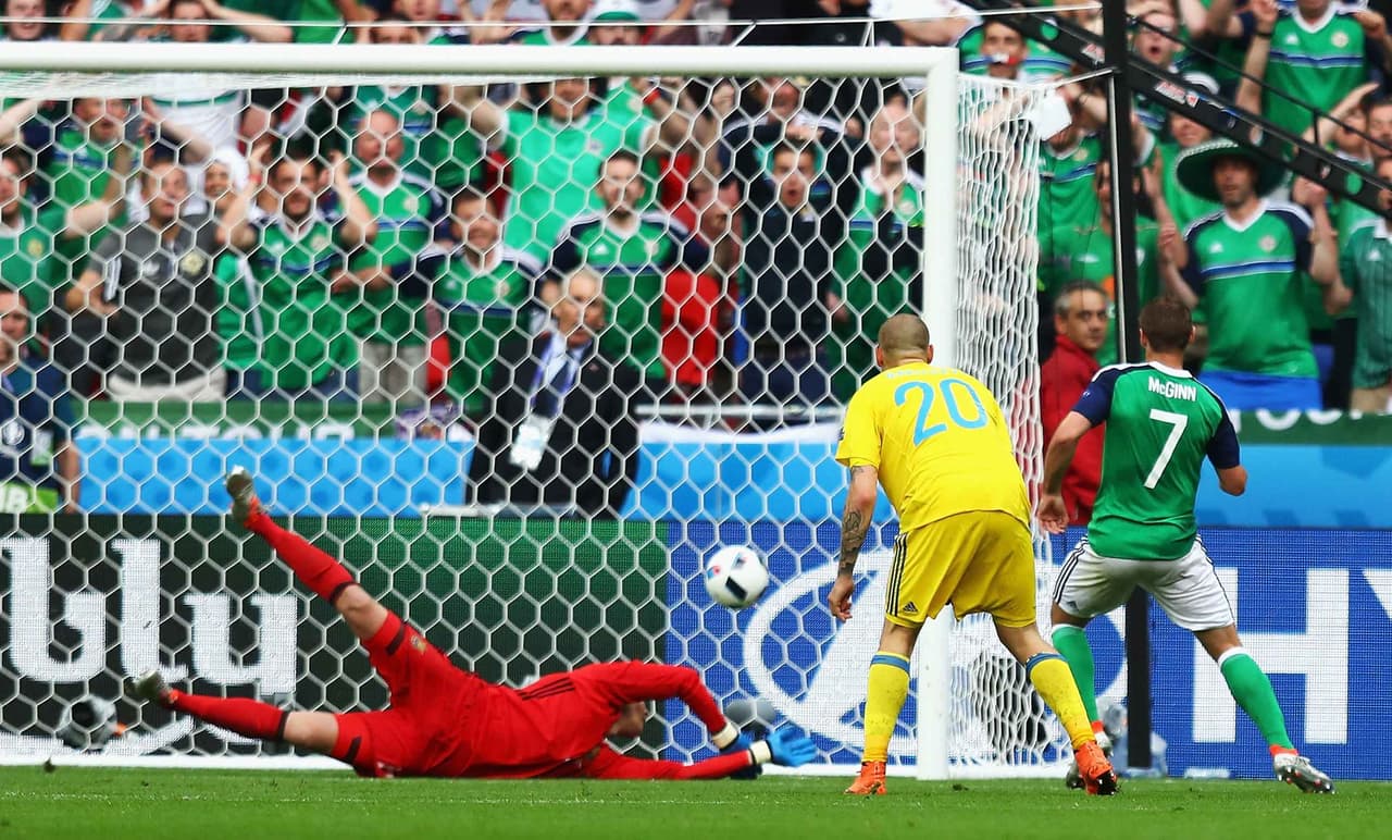 La victoria de los de verde se concretó al minuto 96 cuando Niall McGinn derrotó al portero Andriy Pyatov para decretar el 2-0 final.