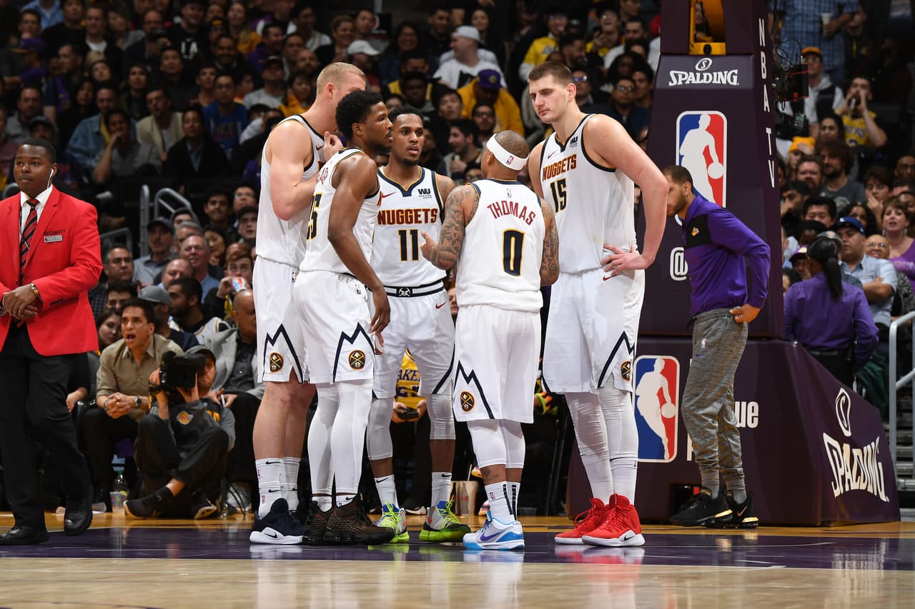 Nuggets 115-99 Lakers: Denver aguó la fiesta del récord de LeBron James superando a Michael Jordan en la tabla histórica de puntos en la NBA. Will Barton fue el mejor de la visita con 23 puntos, cinco asistencias y cuatro rebotes.