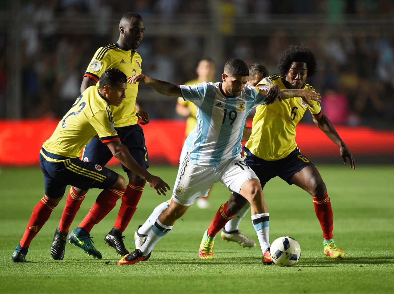 Banega no participó en la derrota en Brasil.