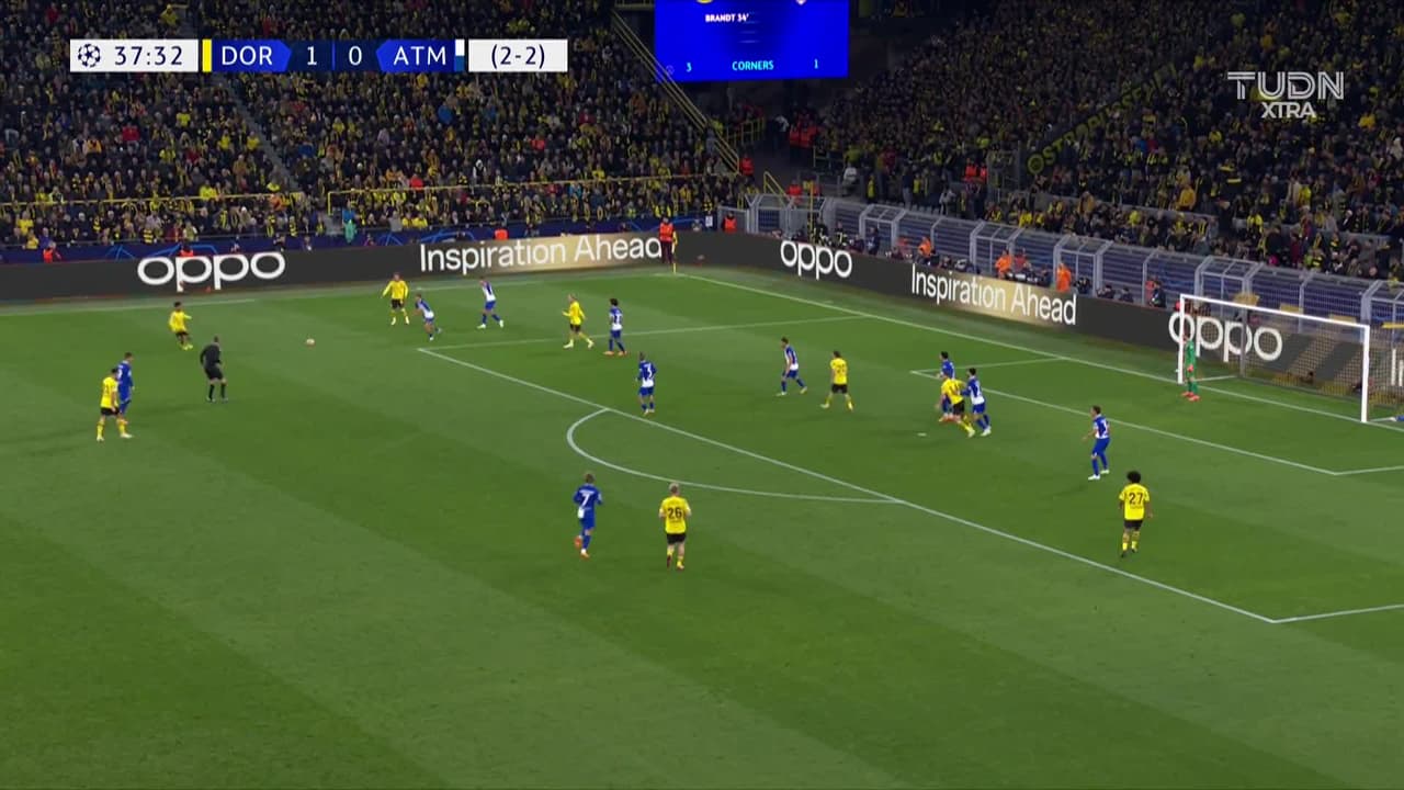 ¡TIRO ATAJADO! disparo por Emre Can.