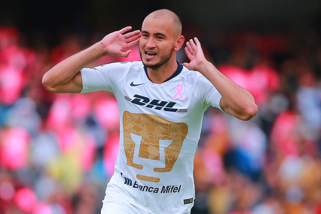 MEXICO CITY, MEXICO - OCTOBER 21: Carlos Gonzalez of Pumas celebrates a scored goal during the 13th round match between Pumas UNAM and Tigres UANL as part of the Torneo Apertura 2018 Liga MX at Olimpico Universitario Stadium on October 21, 2018 in Mexico City, Mexico. (Photo by Manuel Velasquez/Getty Images)