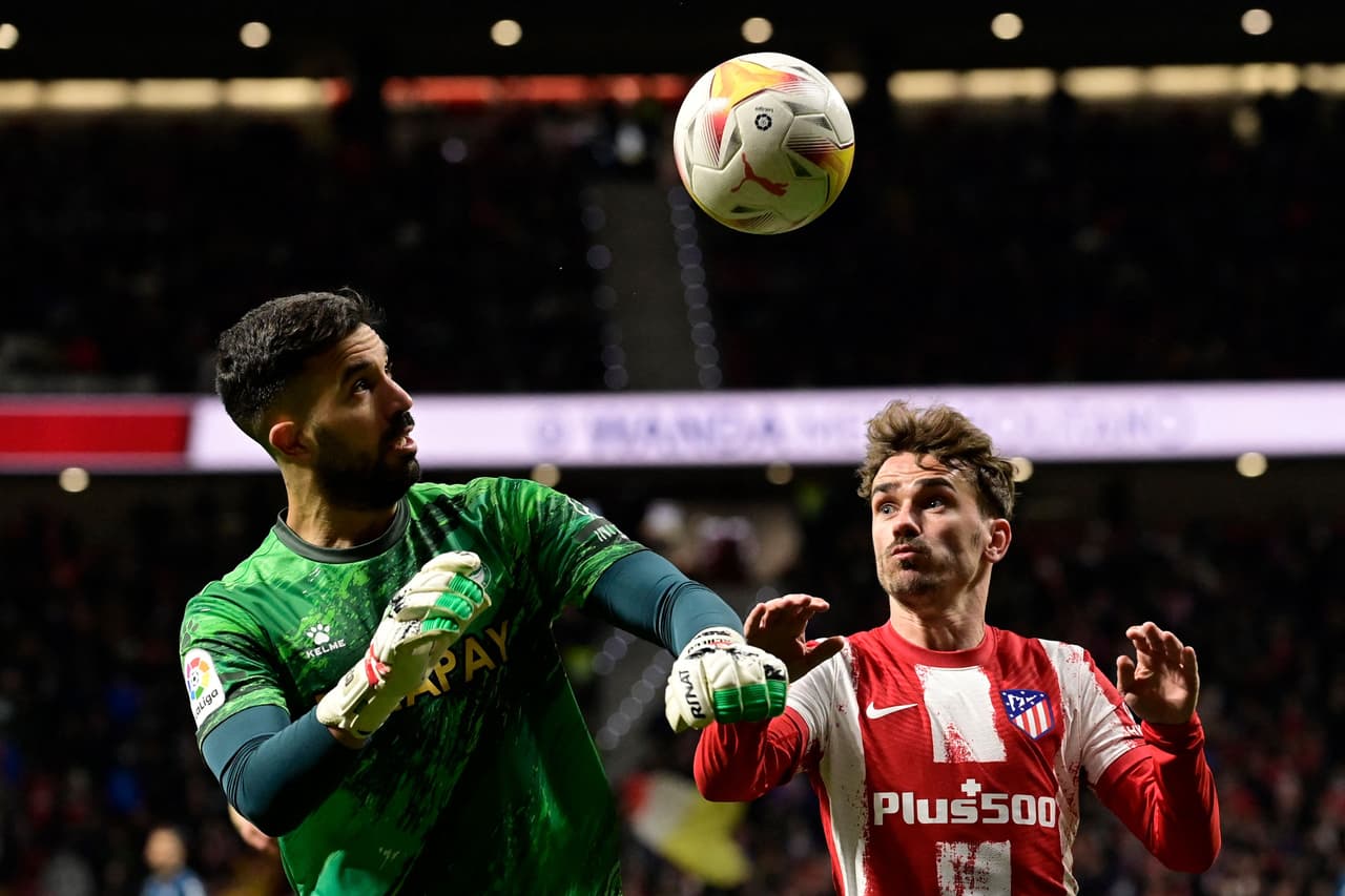 El Atlético de Madrid goleó al Alavés con sendos dobletes de Joao Félix y Luis Suárez.