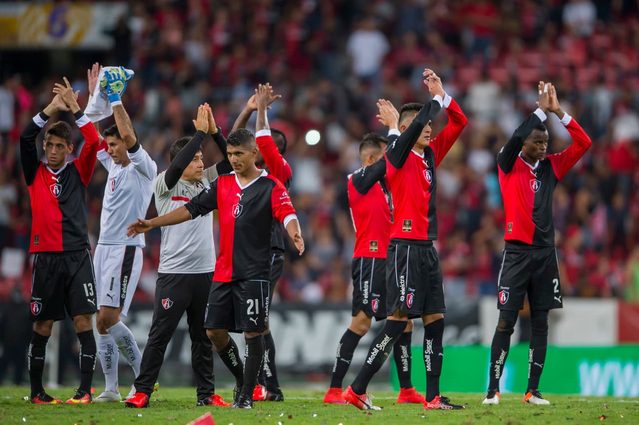 Finalmente, Atlas festejará su centenario -el 15 de agosto- con el sabor de una victoria en los labios. Venció a Puebla 3-2 en un duelo que parecía que se le escapaba de las manos. Mostró pundonor durante el juego y la combinación triunfo- aniversario podría serles muy beneficiosa.