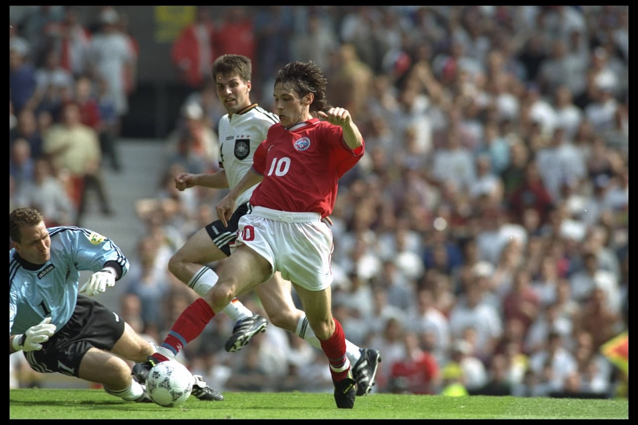 También clasificaron a la Eurocopa de Inglaterra 1996, pero ni con el elegante mediocampista Aleksandr Mostovoi alcanzó para sobrevivir al 'Grupo de la Muerte' (Alemania y República Checa fueron finalistas en Wembley).