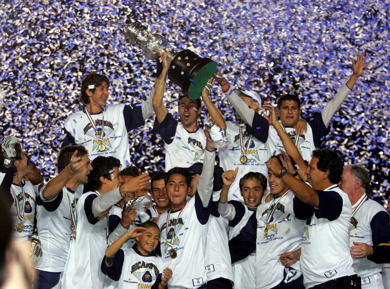 A la postre Pumas se coronó campeón del fútbol mexicano venciendo a Rayados en Monterrey en la final del Apertura 2004, para conseguir el famoso
<i>Bicampeonato</i> bajo los órdenes de Hugo Sánchez.